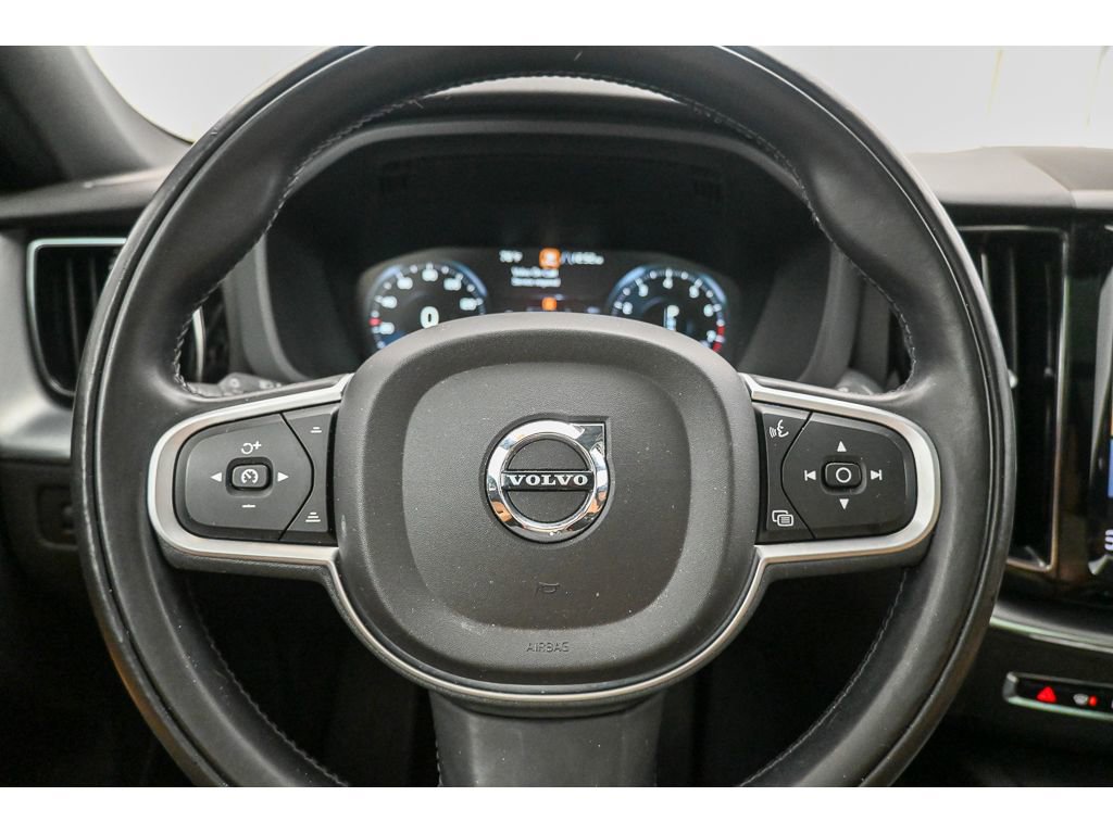 Used 2018 Volvo XC60 T6 Momentum w/ Vision Package image 38