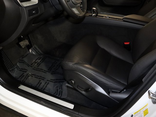 Used 2025 Volvo XC60 B5 Plus image 25