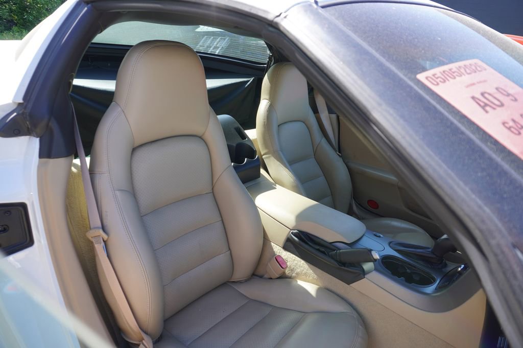 Used 2007 Chevrolet Corvette Coupe w/ Preferred Equipment Group RWD image 9