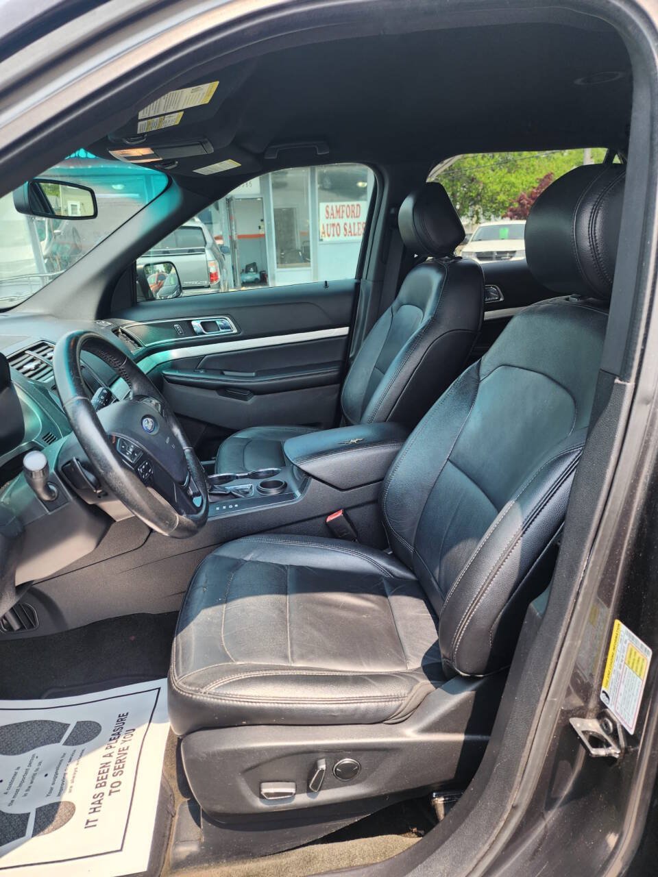 Used 2016 Ford Explorer XLT w/ Equipment Group 202A FWD image 15