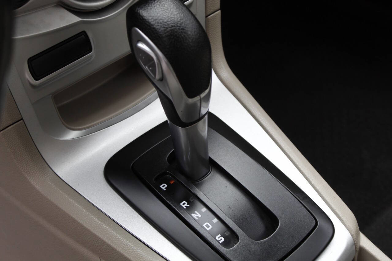 Used 2015 Ford Fiesta SE image 36