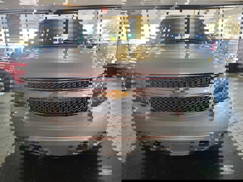 Used 2013 Chevrolet Suburban LTZ image 3