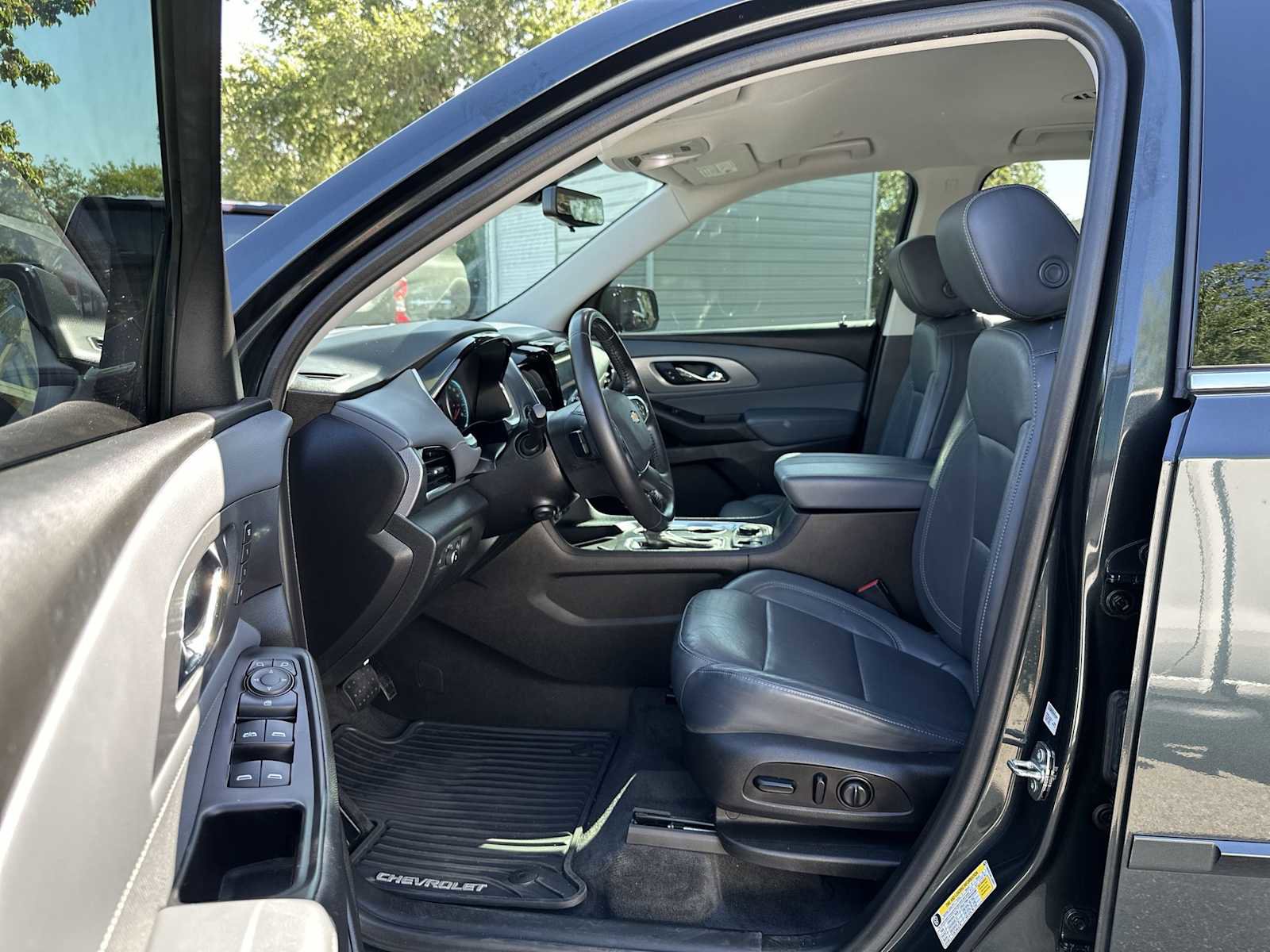 Certified 2020 Chevrolet Traverse Premier FWD image 2