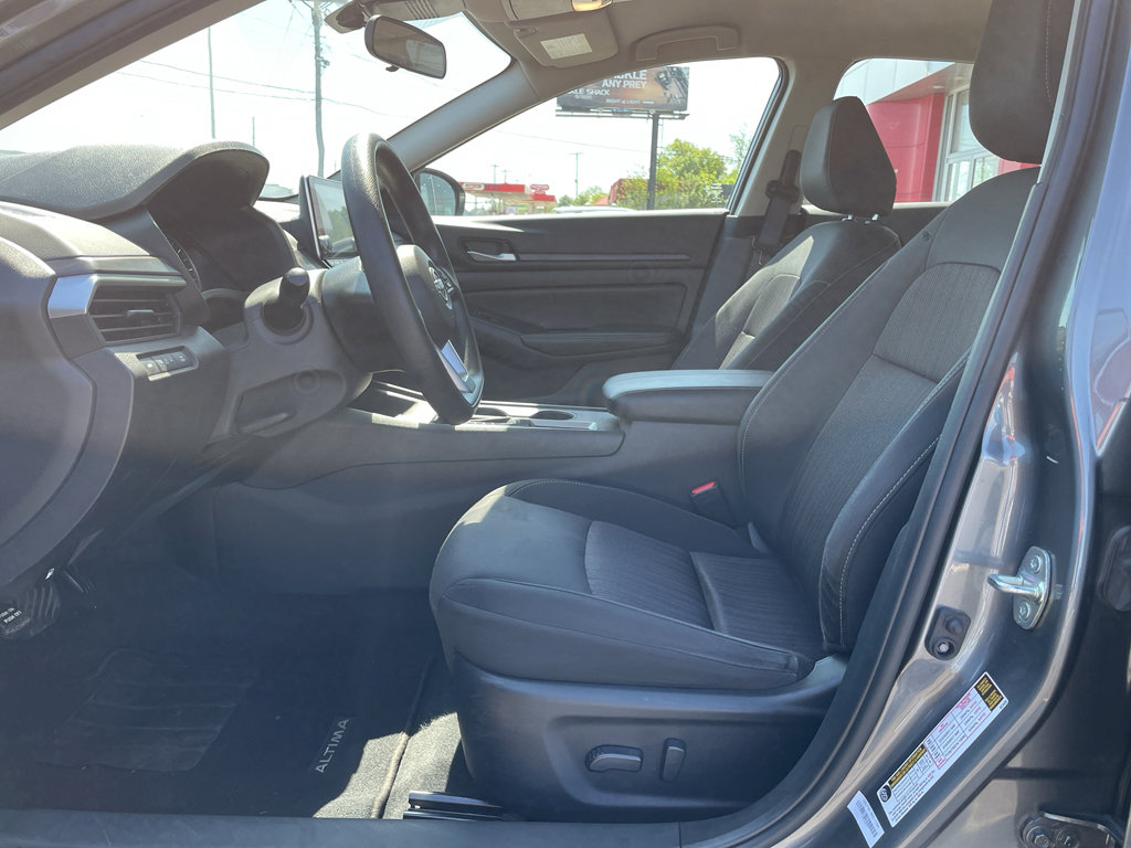 Used 2025 Nissan Altima 2.5 SV image 10