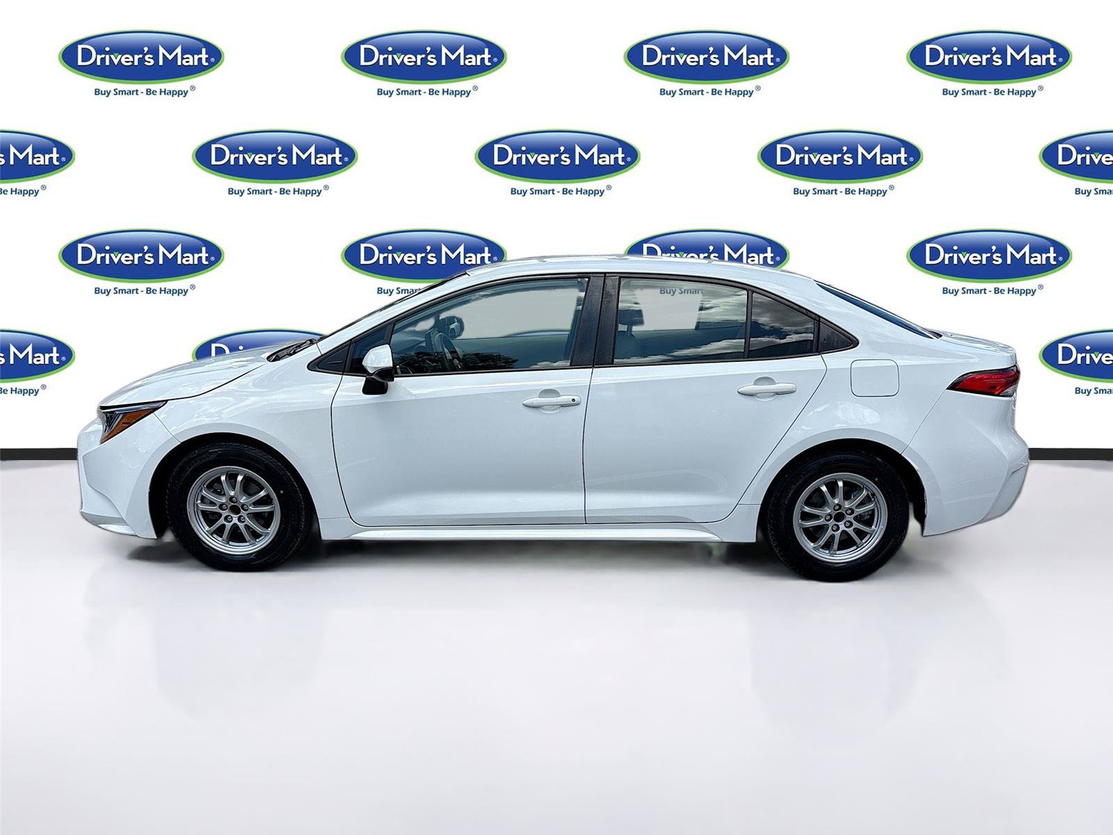 Used 2022 Toyota Corolla LE FWD image 4