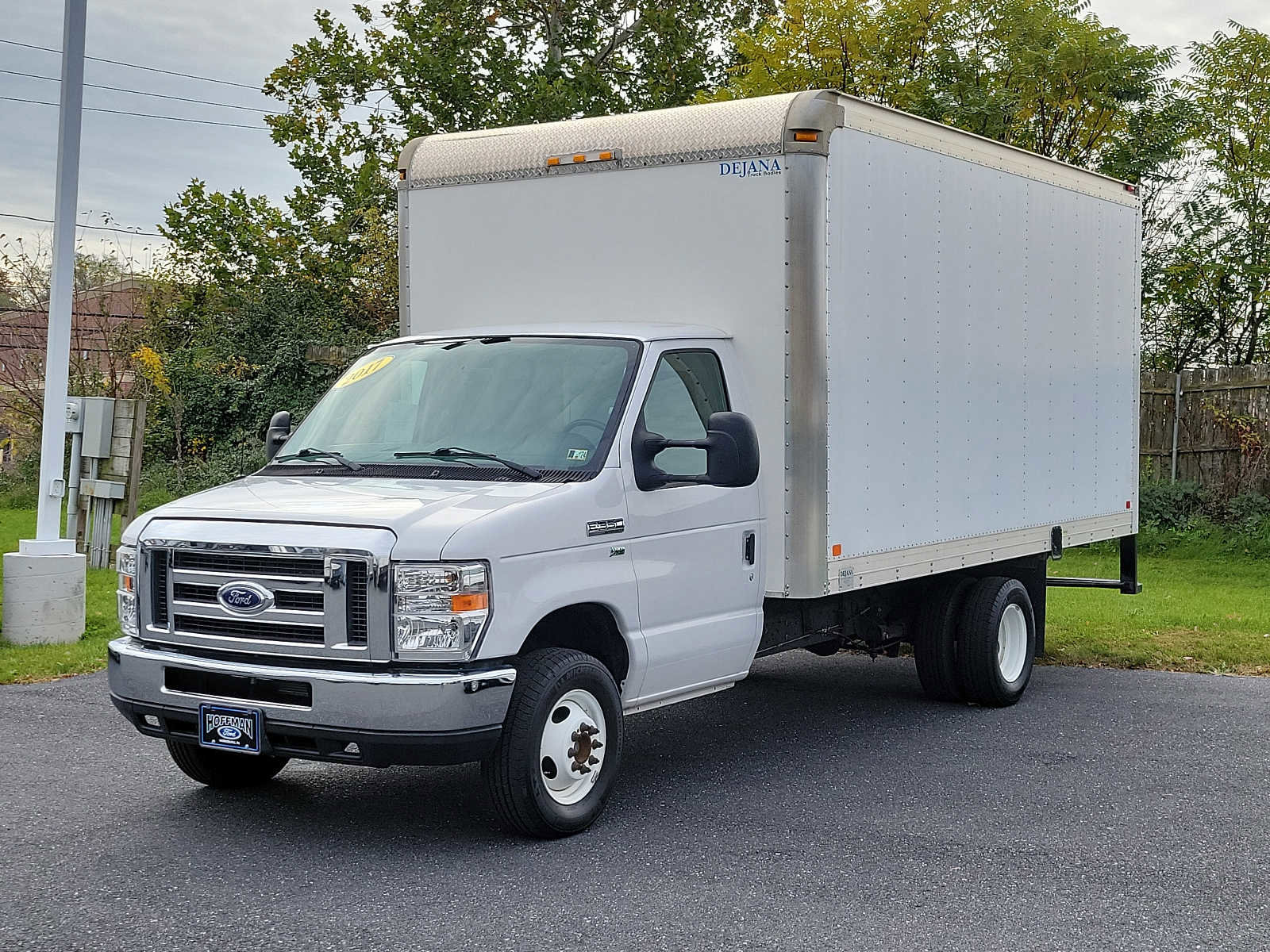 Used 2017 Ford E-350 and Econoline 350 Super Duty w/ Power Windows & Locks Group image 2