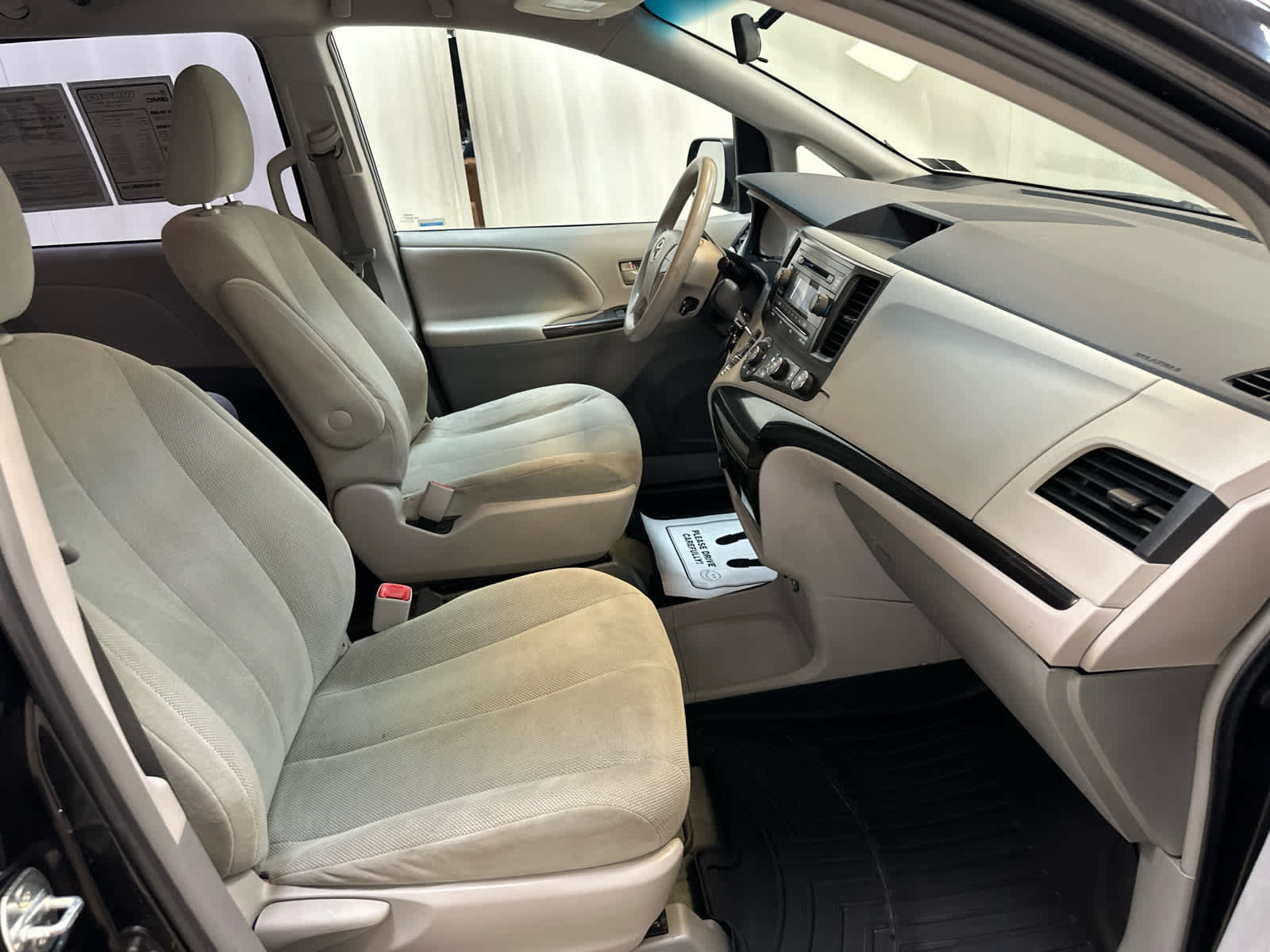 Used 2014 Toyota Sienna L FWD image 14