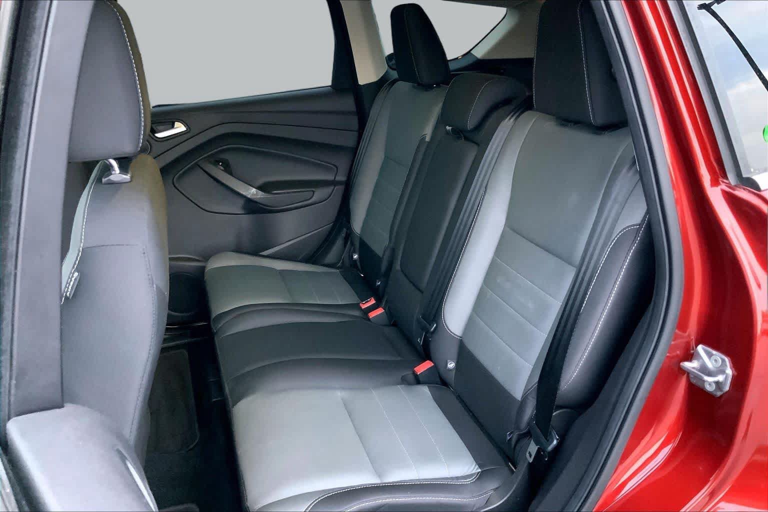 Used 2016 Ford Escape SE w/ Equipment Group 201A FWD image 19