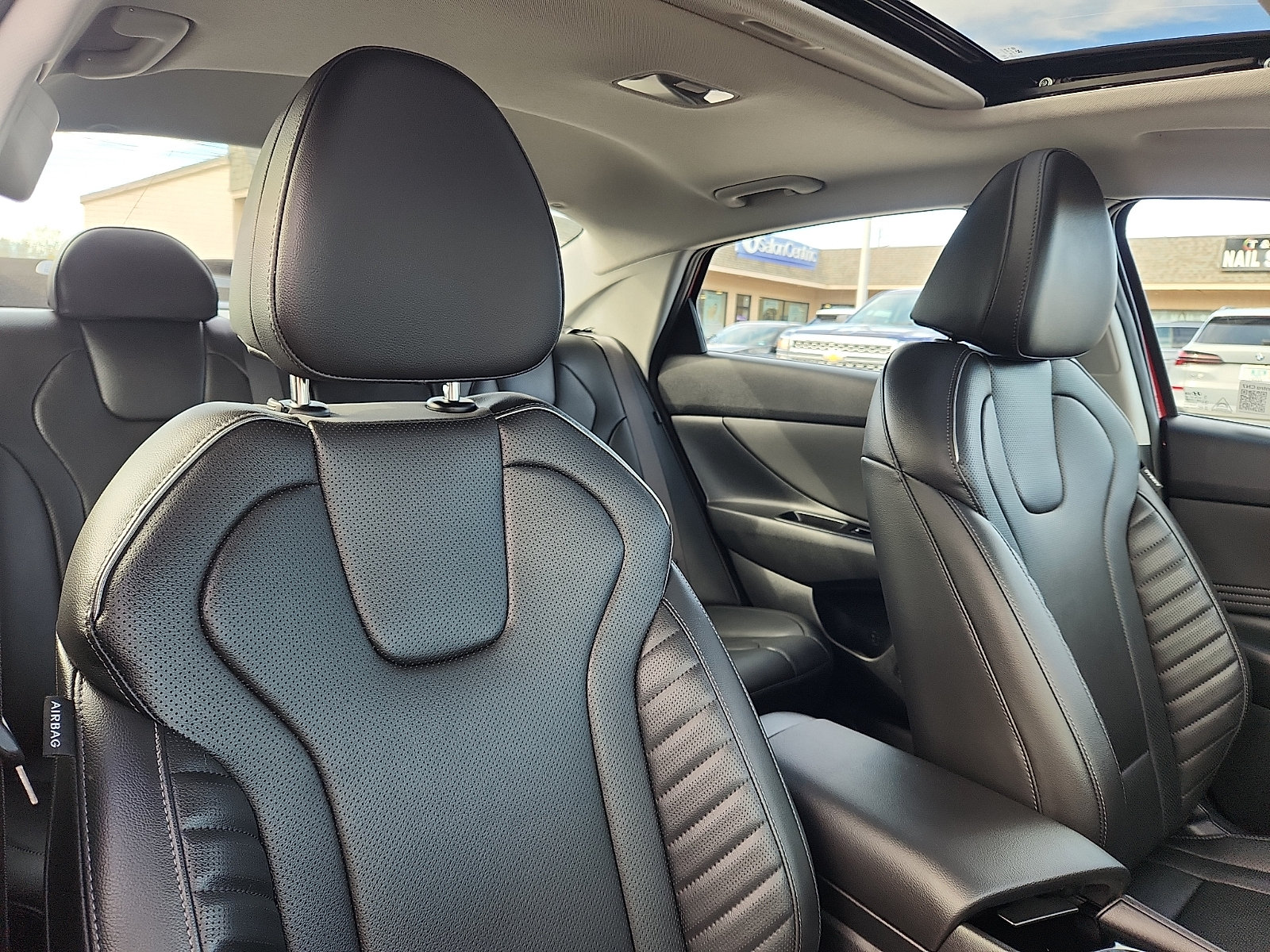 Certified 2025 Hyundai Elantra Limited FWD image 32
