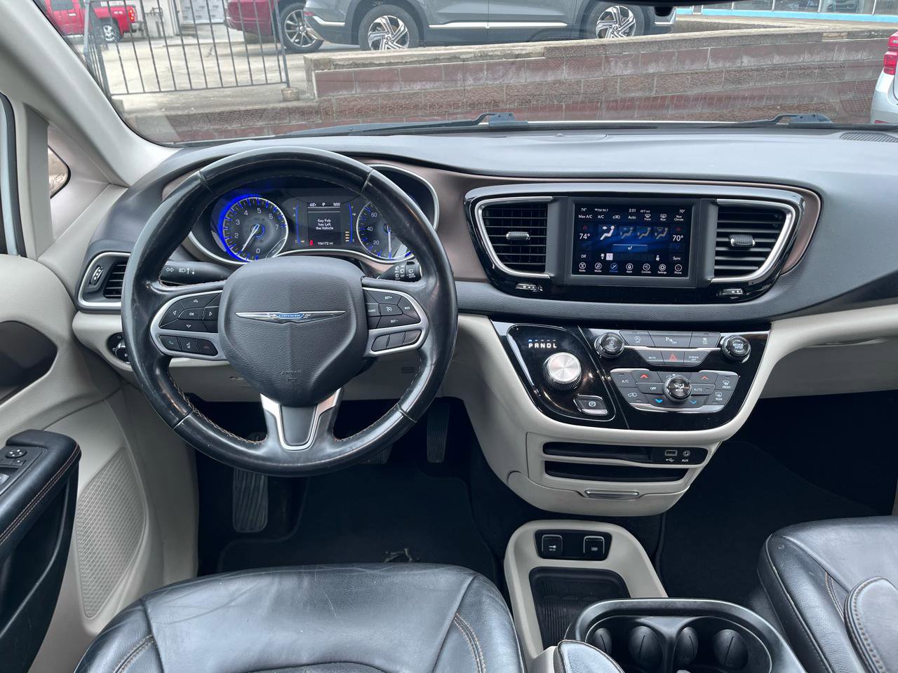 Used 2018 Chrysler Pacifica Touring-L image 29