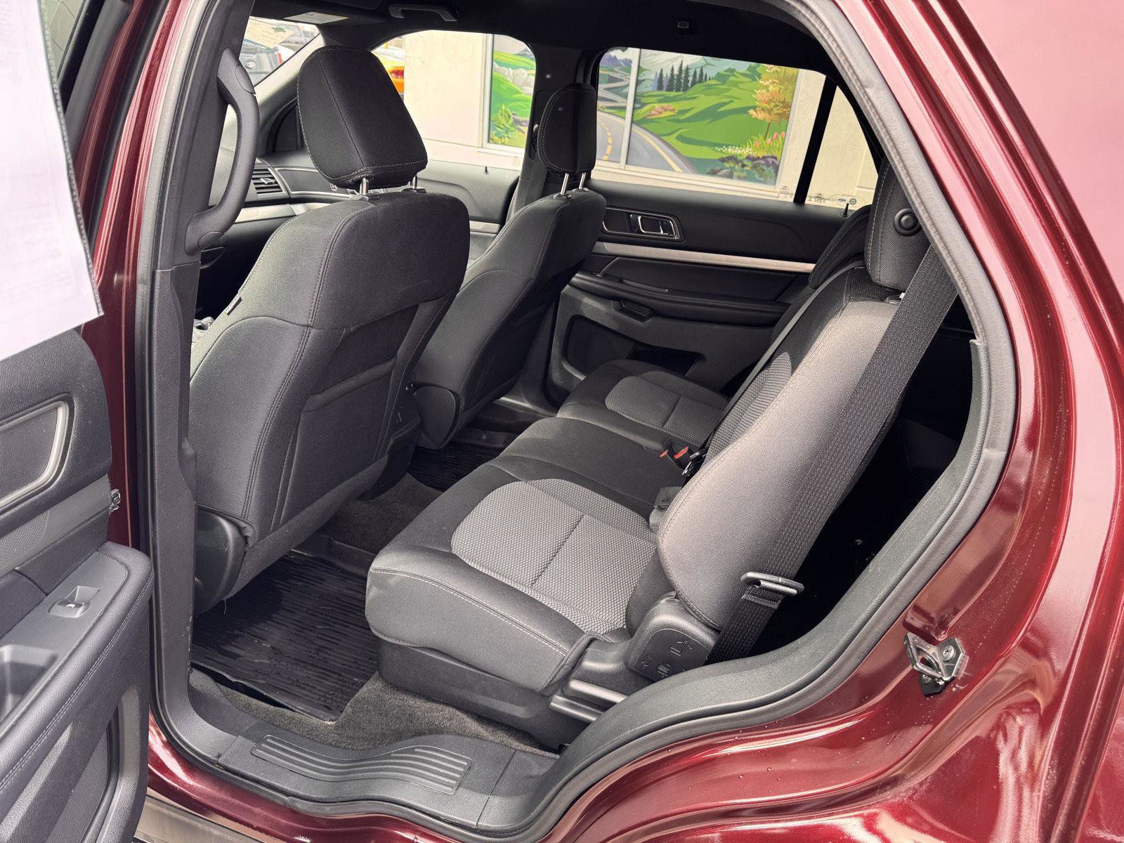 Used 2018 Ford Explorer XLT image 17