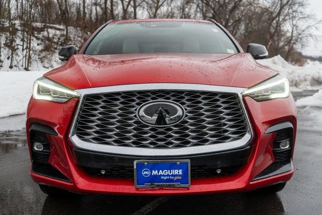 Used 2023 INFINITI QX55 Essential image 3