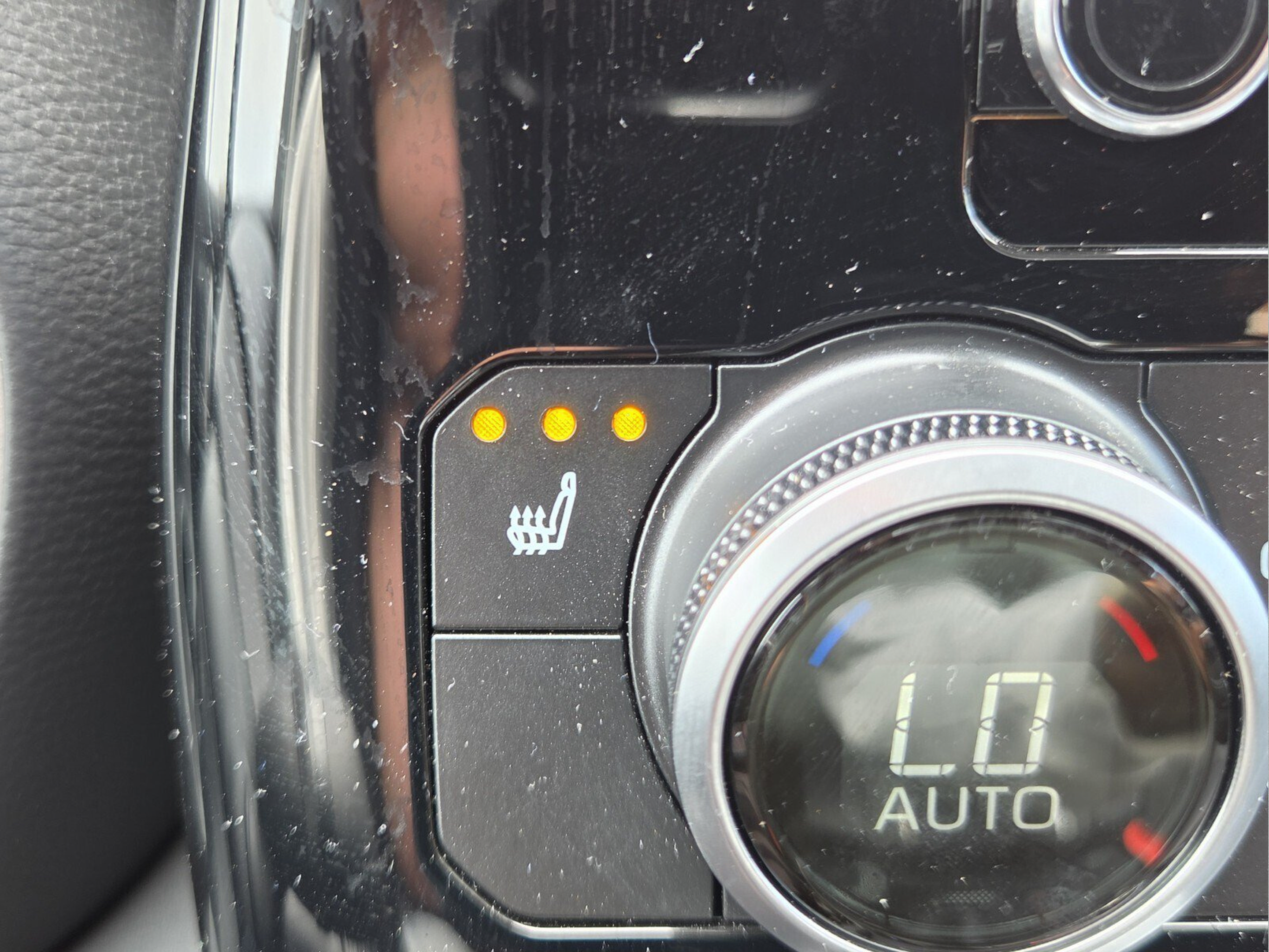 Used 2025 Toyota Highlander XLE FWD image 19