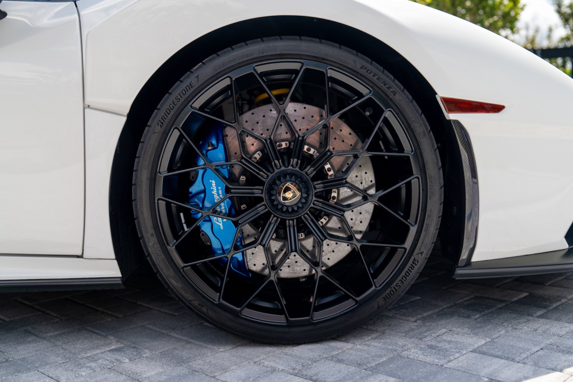Used 2021 Lamborghini Huracan STO RWD image 16