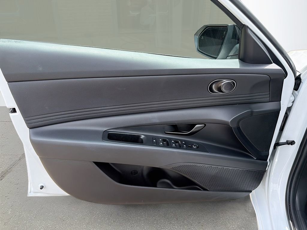 Used 2025 Hyundai Elantra Sport FWD image 21