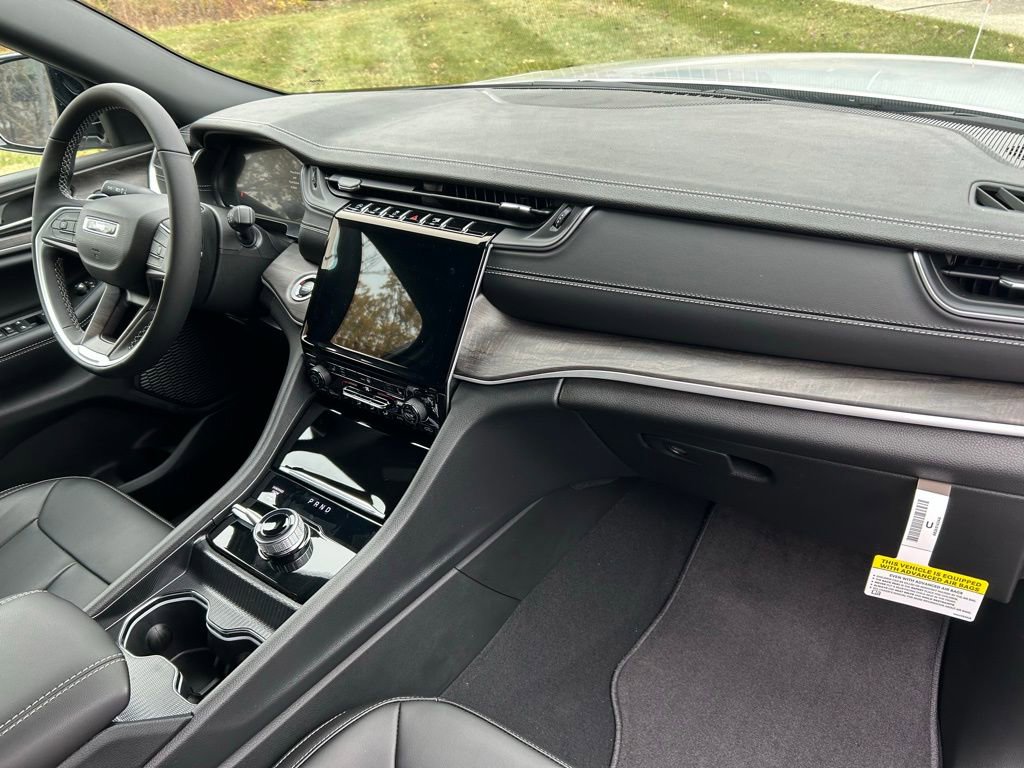 New 2025 Jeep Grand Cherokee Limited w/ Trailer Tow Package image 19