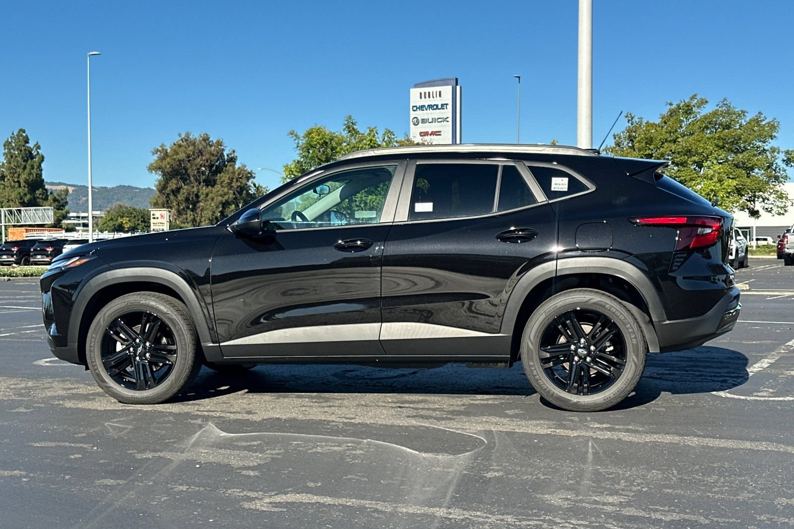 Used 2026 Chevrolet Trax ACTIV w/ Sunroof Package FWD image 7