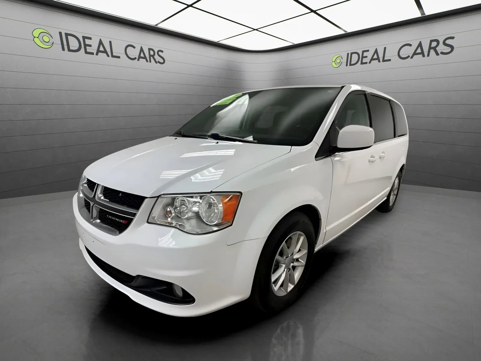 Used 2019 Dodge Grand Caravan SXT FWD image 1