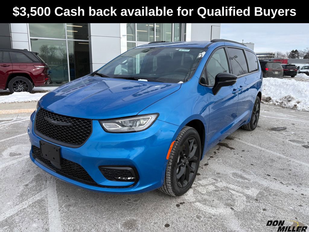 New 2026 Chrysler Pacifica Select w/ S Appearance Package image 1