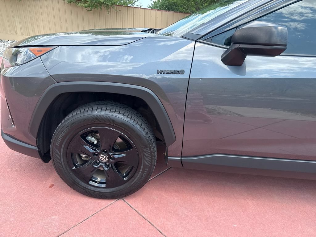 Used 2021 Toyota RAV4 LE AWD/4WD image 36