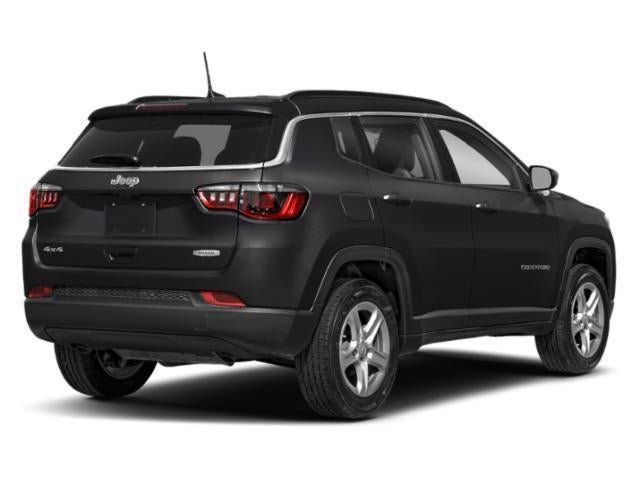 Used 2024 Jeep Compass Latitude AWD/4WD image 3