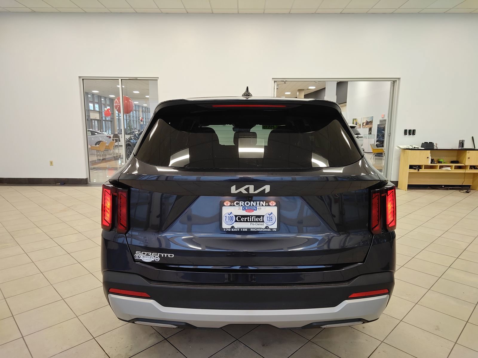 Used 2025 Kia Sorento LX image 4