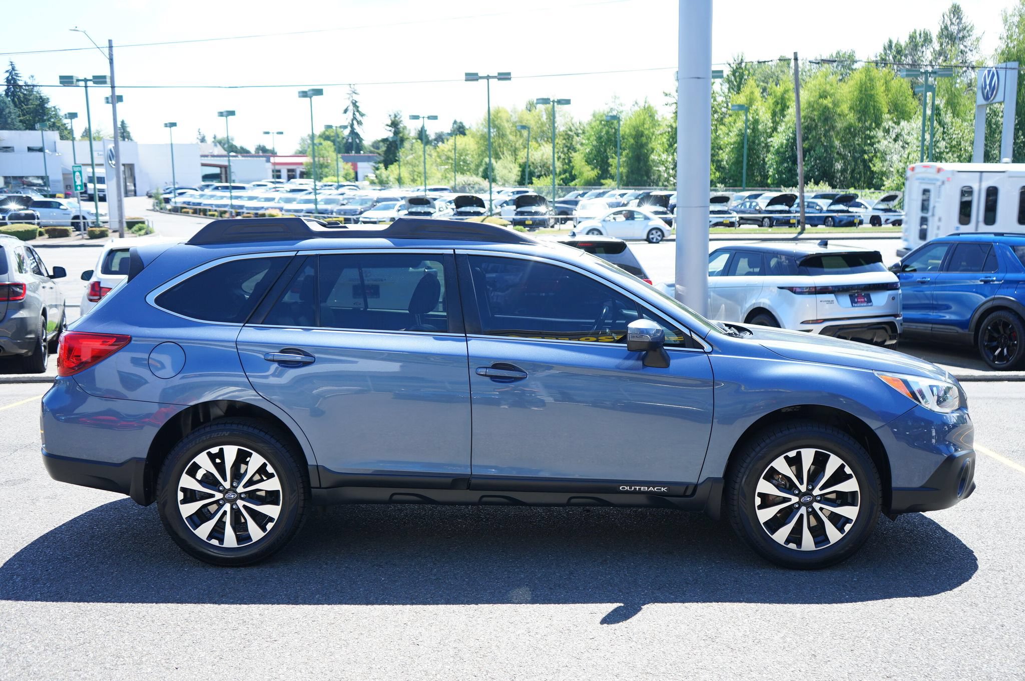 Used 2017 Subaru Outback 3.6R Limited AWD/4WD image 6