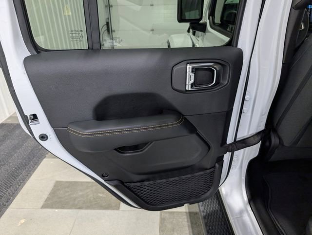 Used 2025 Jeep Wrangler Unlimited Sahara AWD/4WD image 8