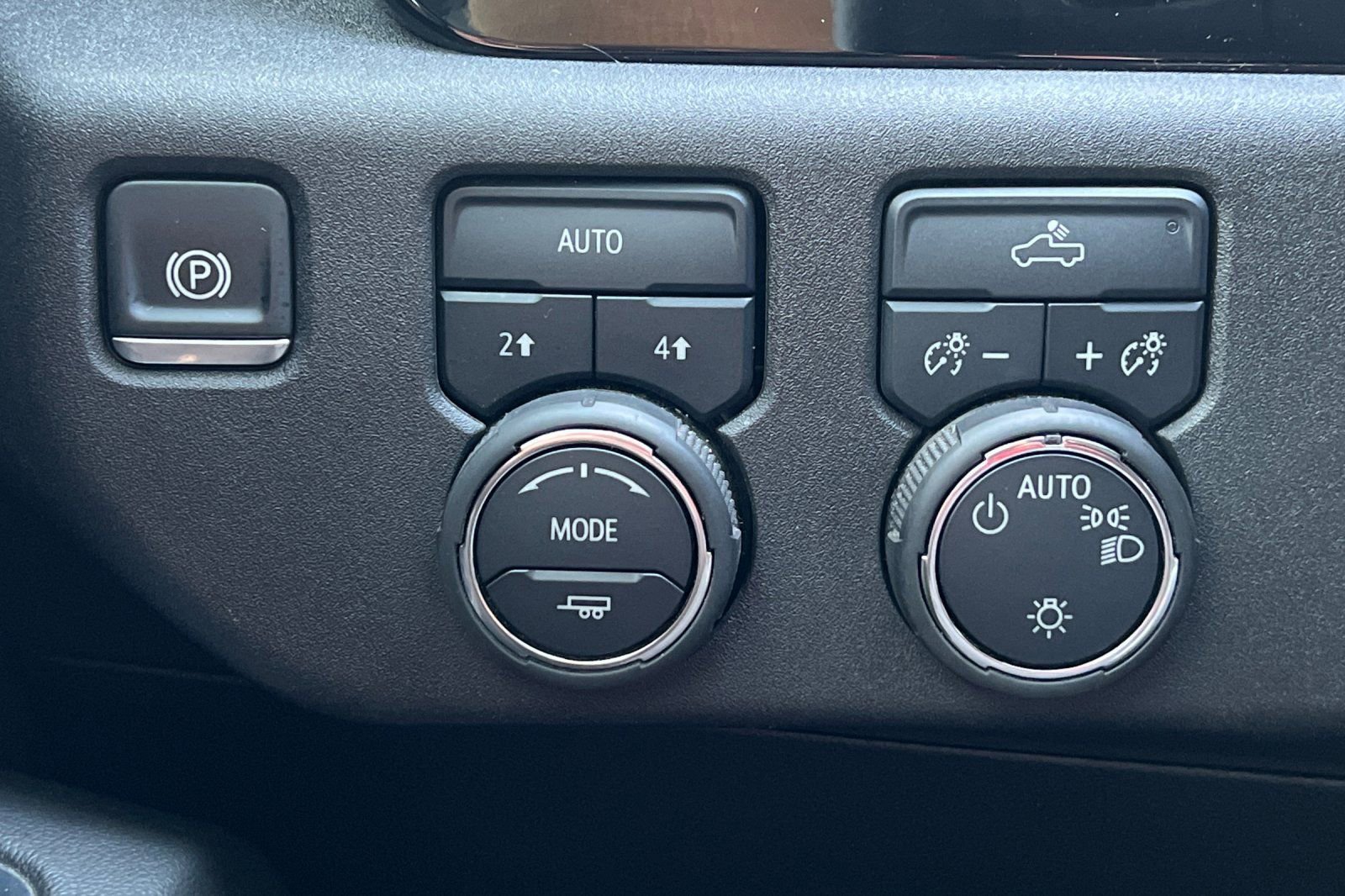 Used 2025 Chevrolet Silverado 1500 LT image 39