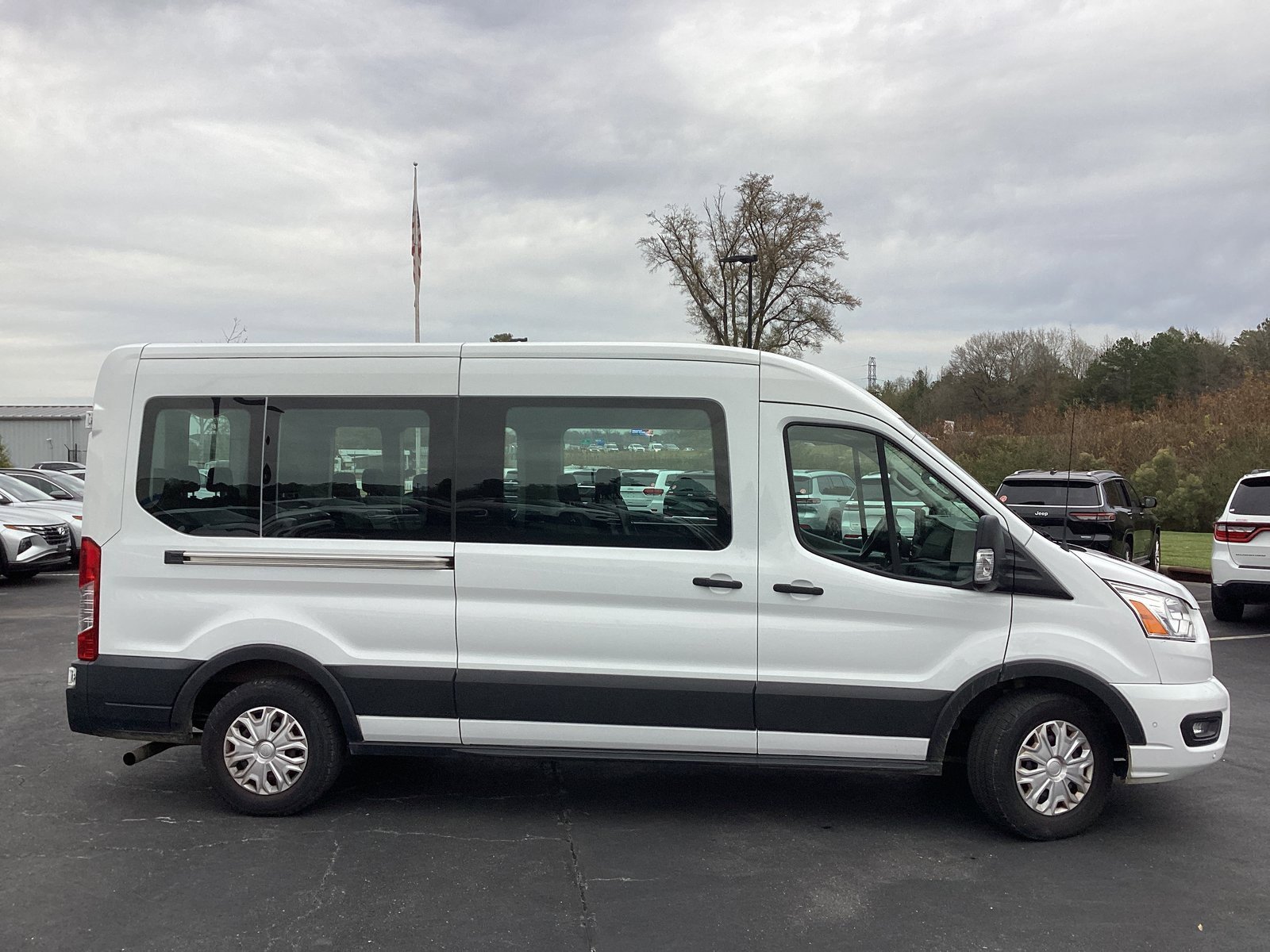 Used 2022 Ford Transit 350 XLT image 5