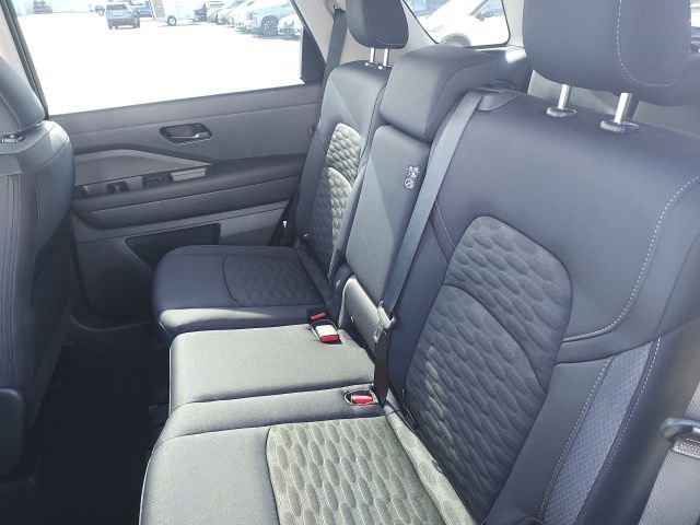 New 2025 Nissan Pathfinder SV image 13