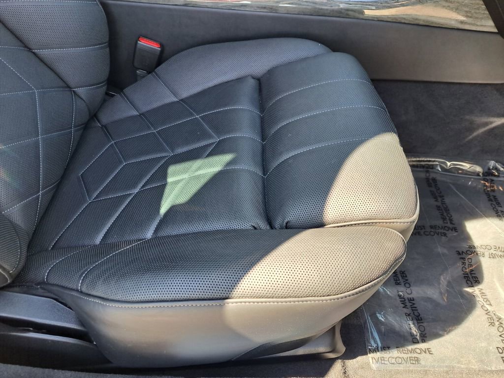 Used 2024 BMW 750e xDrive image 14