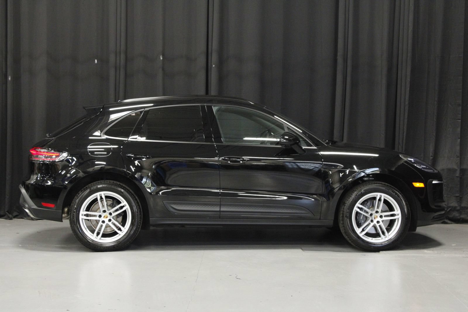 Certified 2026 Porsche Macan AWD/4WD image 8