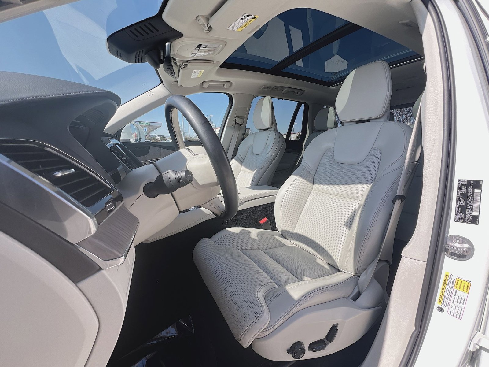 Used 2023 Volvo XC90 B6 Ultimate w/ Protection Package Premier image 13