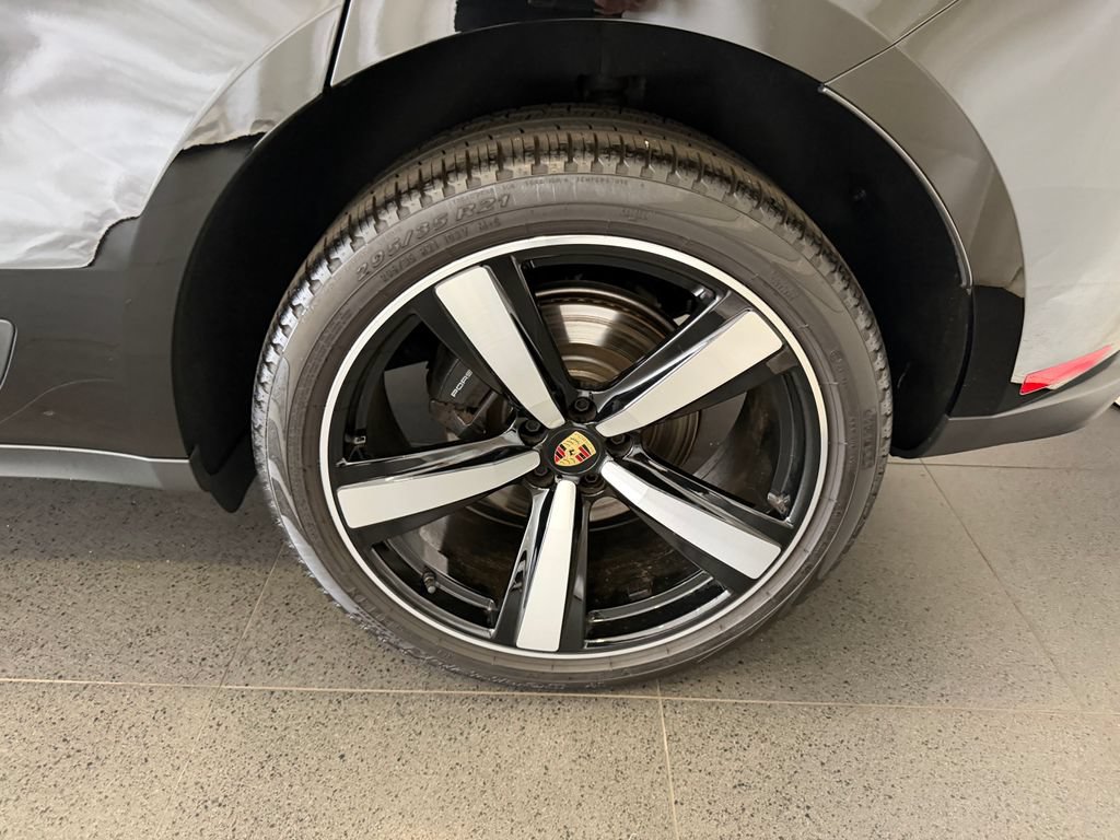 Certified 2026 Porsche Macan AWD/4WD image 11