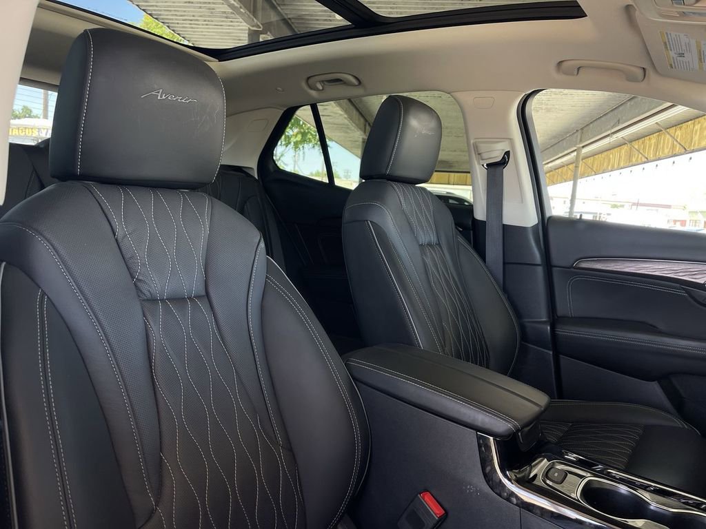 Used 2022 Buick Envision Avenir w/ Technology Package II AWD/4WD image 28