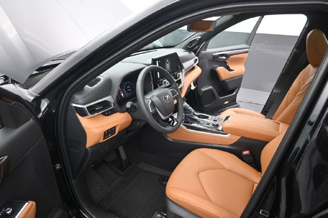 New 2026 Toyota Highlander Platinum AWD/4WD image 4