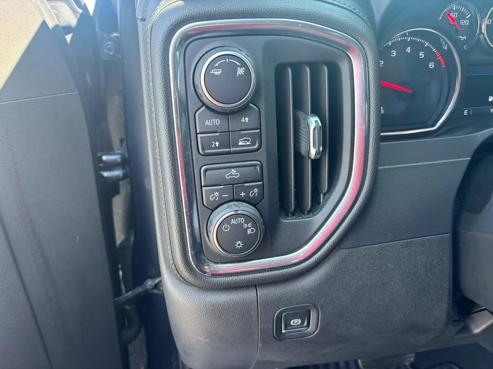 Used 2019 Chevrolet Silverado 1500 LT w/ All-Star Edition AWD/4WD image 11