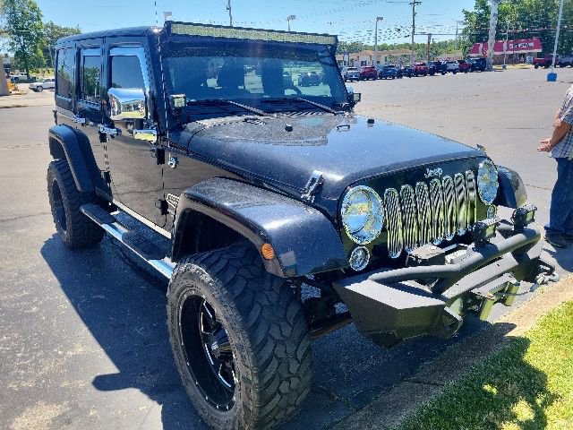 Used 2015 Jeep Wrangler Unlimited Sahara w/ Connectivity Group AWD/4WD image 5