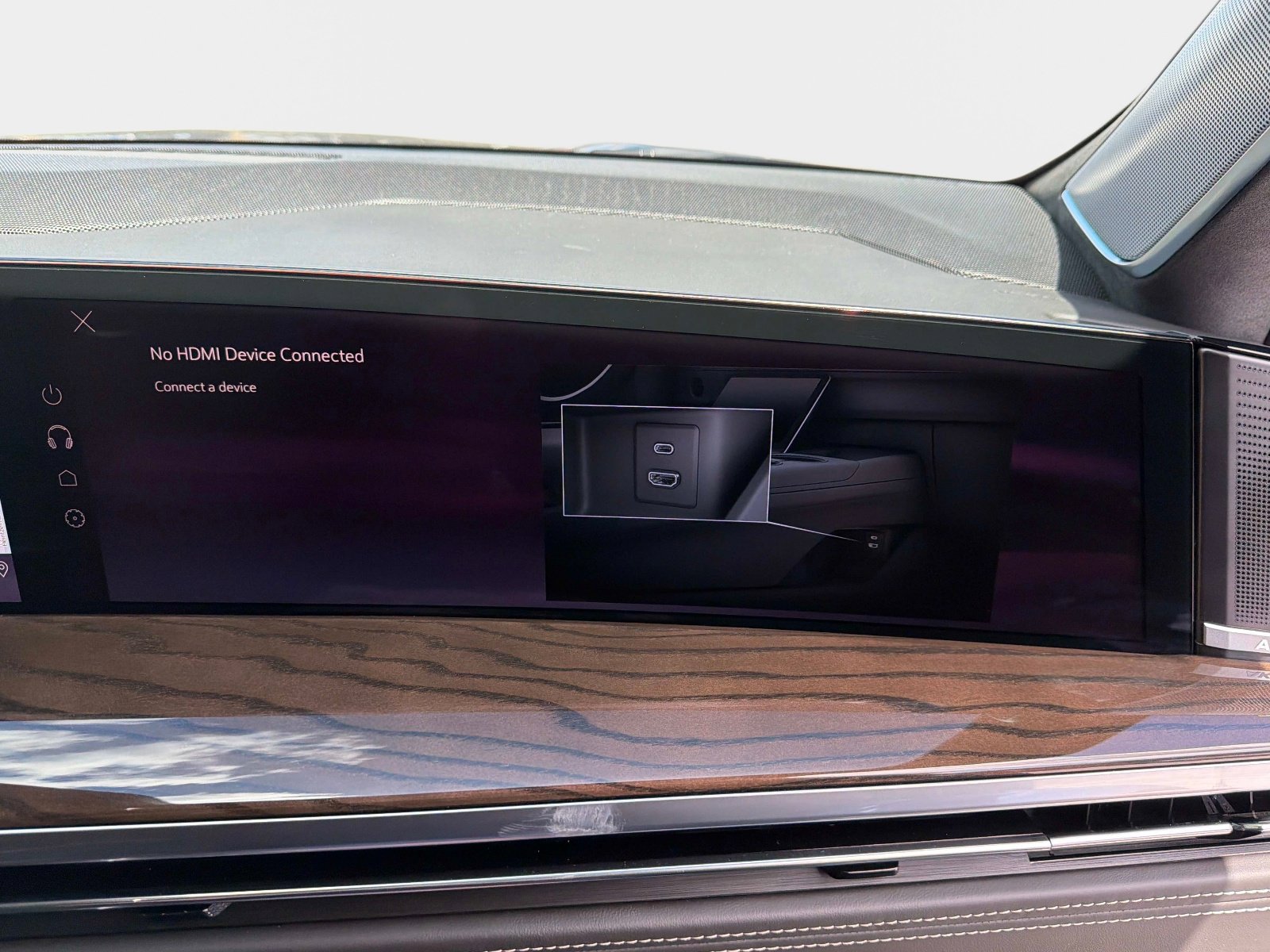 Used 2026 Cadillac Escalade ESV Platinum Sport w/ LPO, ONYX Package image 25