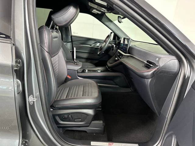 Used 2025 Ford Explorer ST-Line image 28