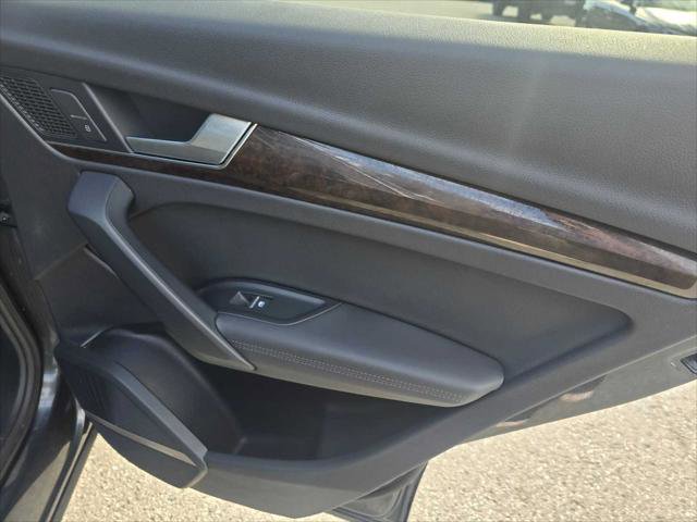 Used 2020 Audi Q5 e Premium Plus w/ Premium Plus Package image 13