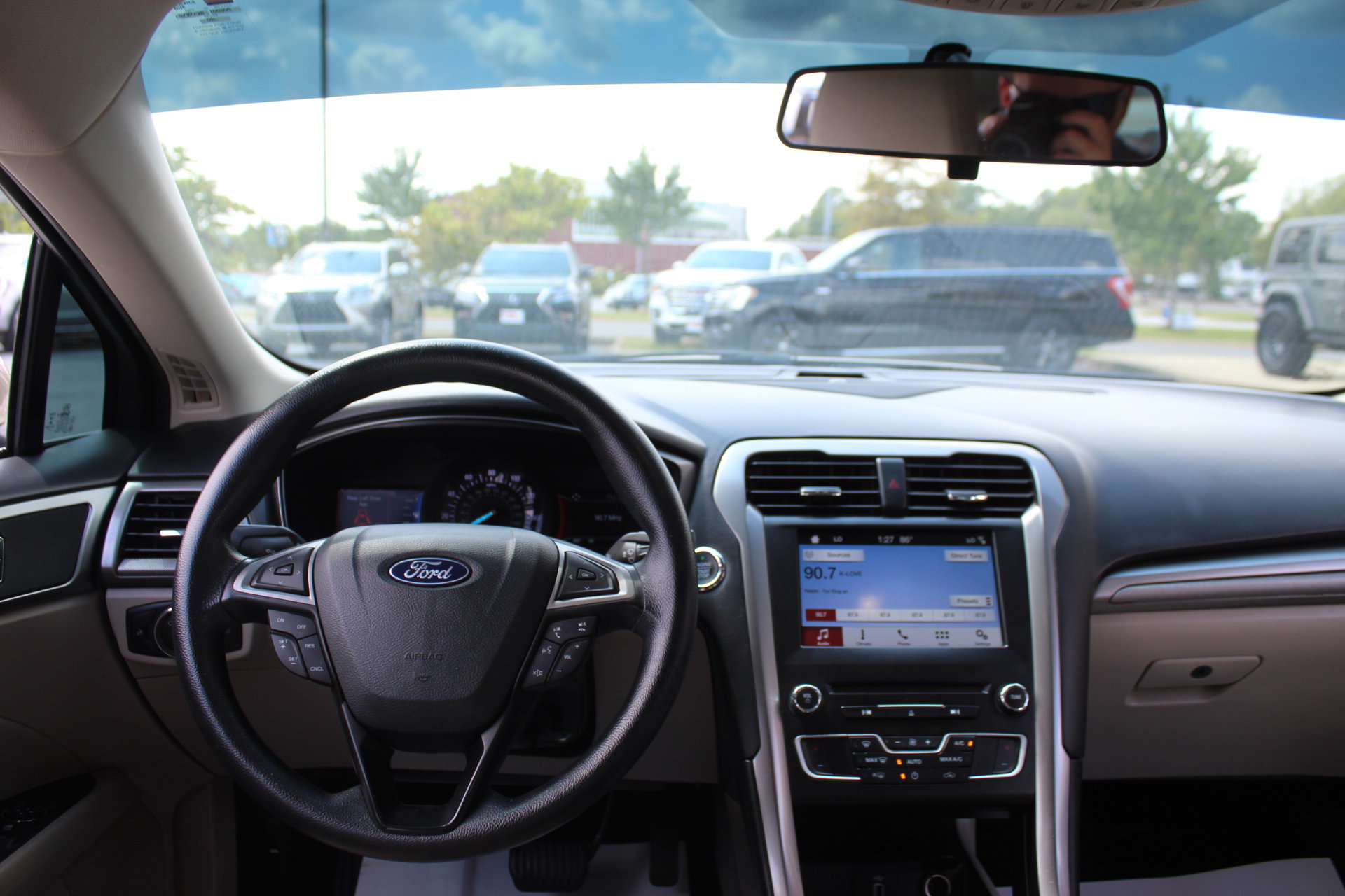 Used 2018 Ford Fusion SE w/ Fusion SE Technology Package image 22