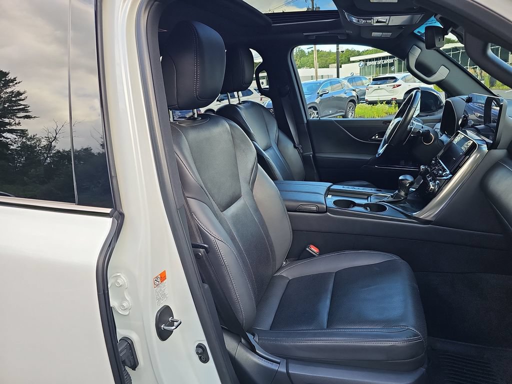 Used 2023 Lexus LX 600 4WD w/ Appearance Package image 11