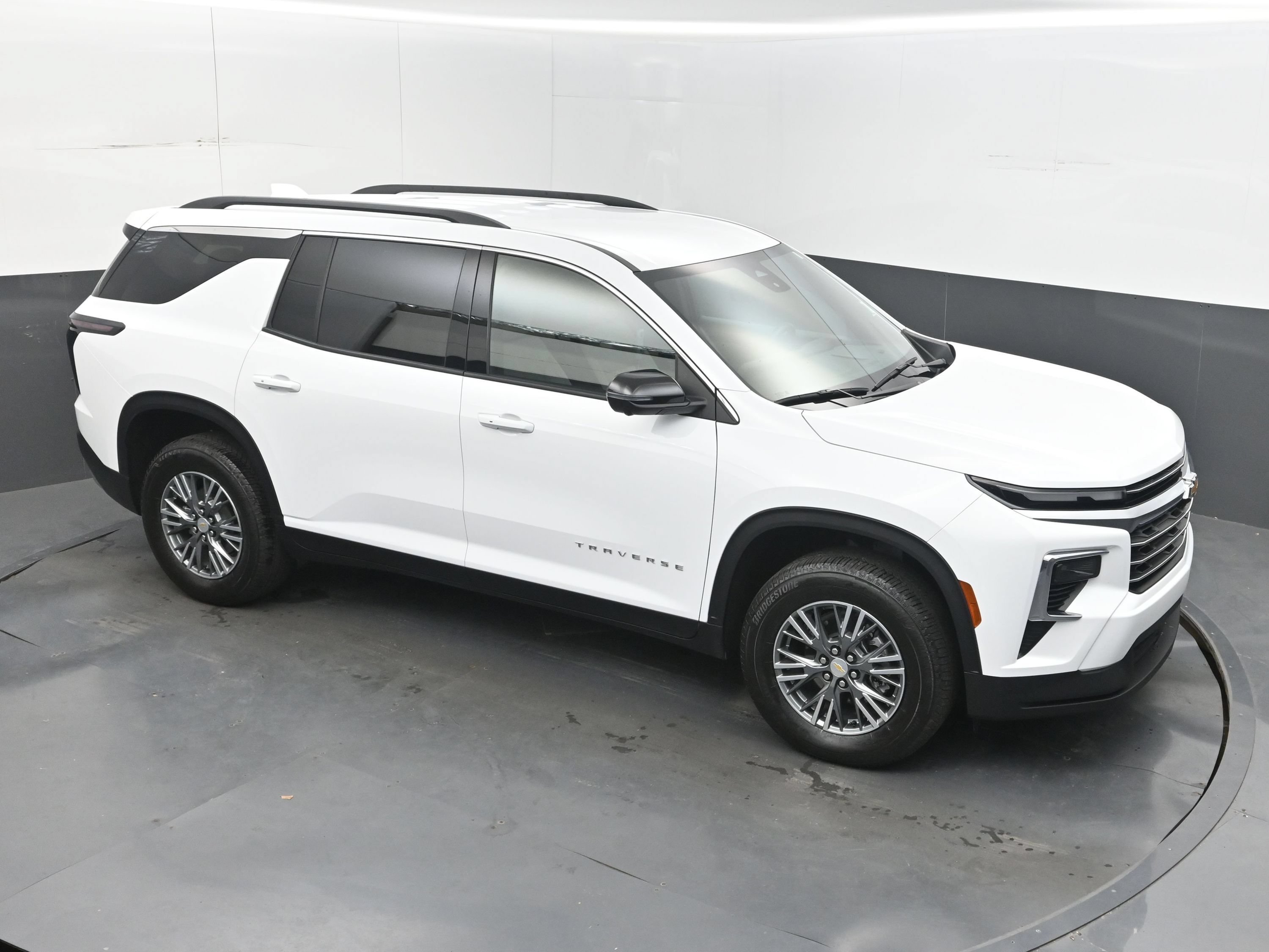 Certified 2026 Chevrolet Traverse LT w/ Driver Confidence Package FWD image 36
