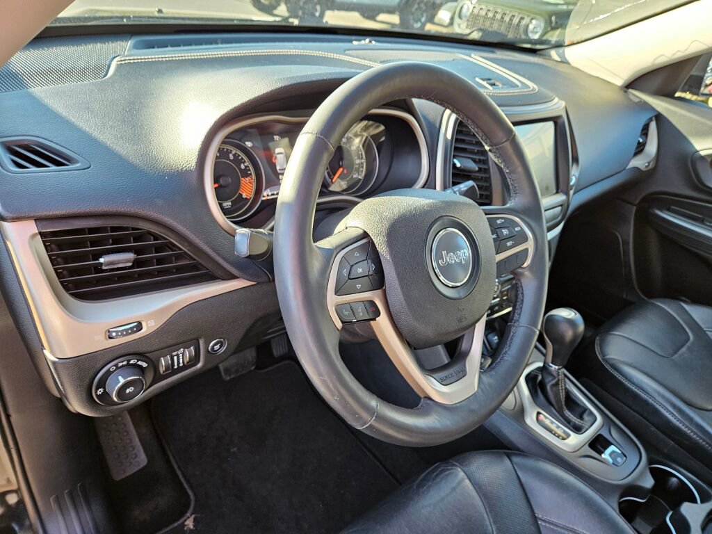 Used 2015 Jeep Cherokee Limited w/ Luxury Group image 9