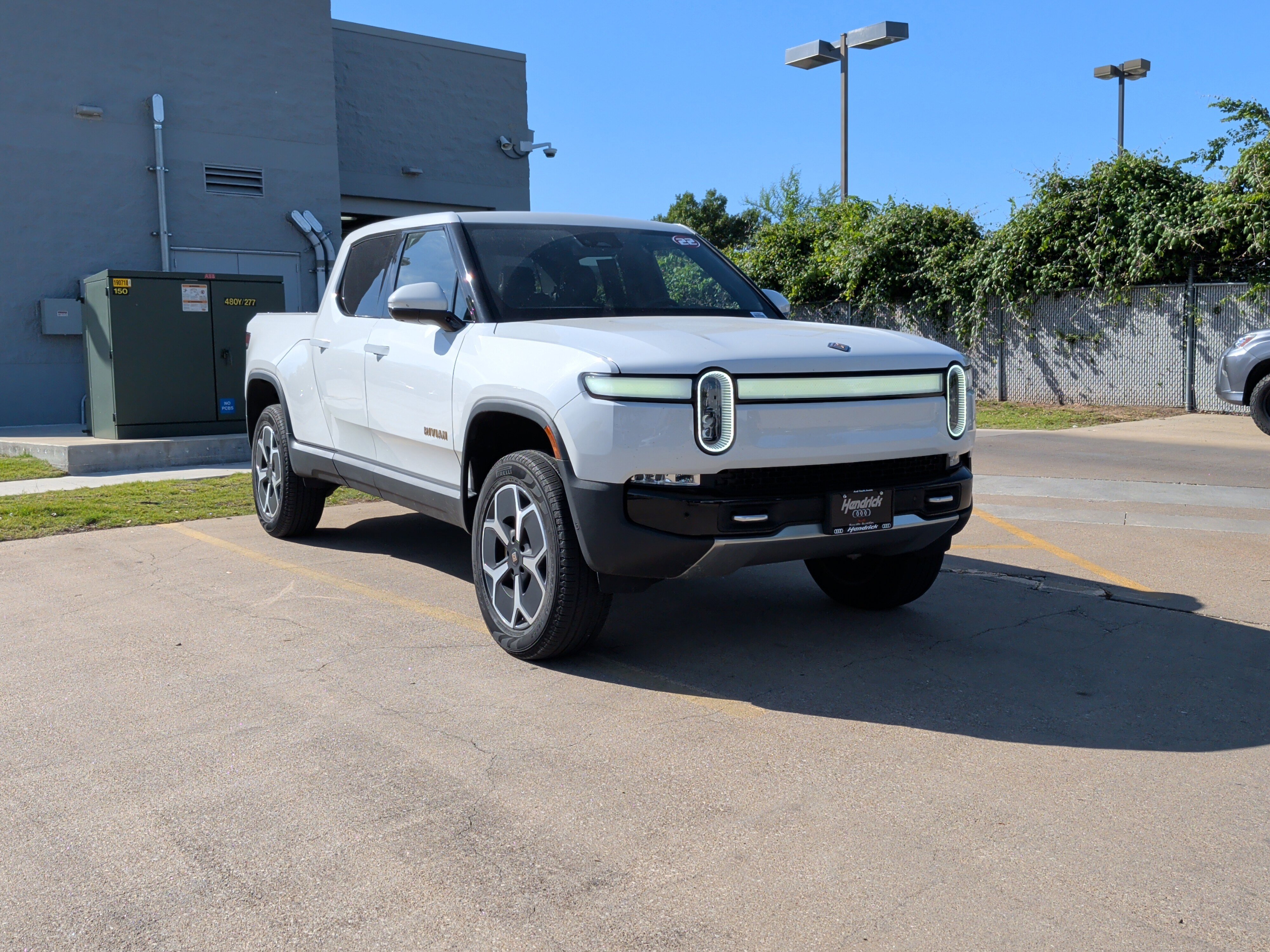 Used 2022 Rivian R1T Adventure AWD/4WD image 2