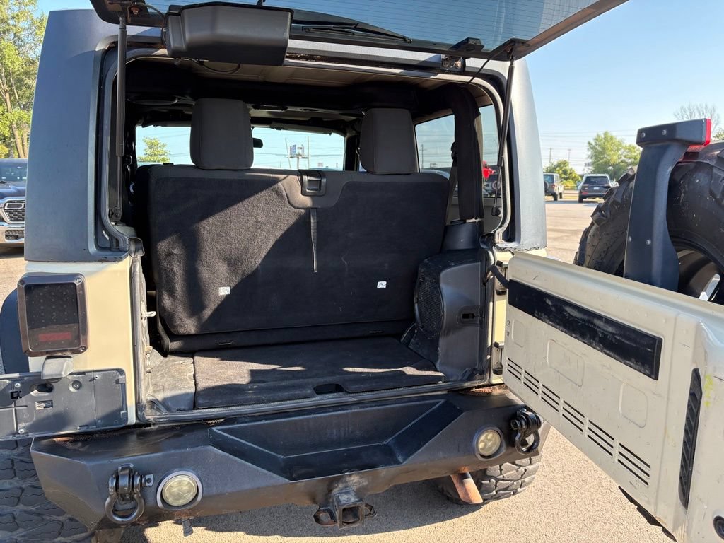 Used 2011 Jeep Wrangler Sahara w/ Connectivity Group AWD/4WD image 7