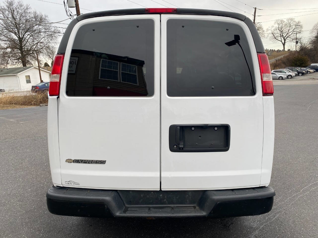 Used 2018 Chevrolet Express 3500 LS image 4