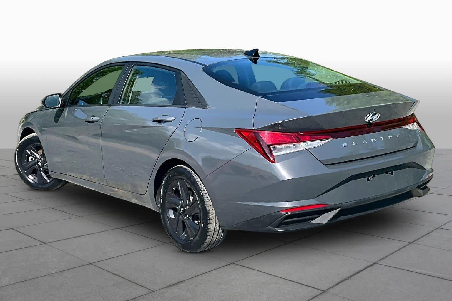Used 2023 Hyundai Elantra SEL FWD image 12
